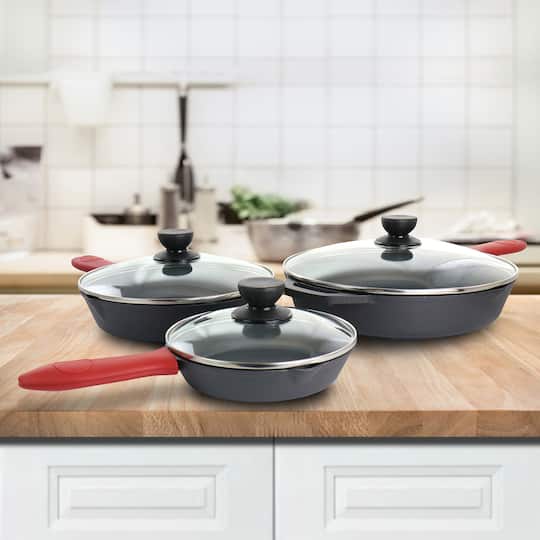 MegaChef 9 Piece Pre-Seasoned Cast Iron Skillet Set